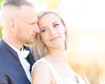 Brautpaar angekuschelt