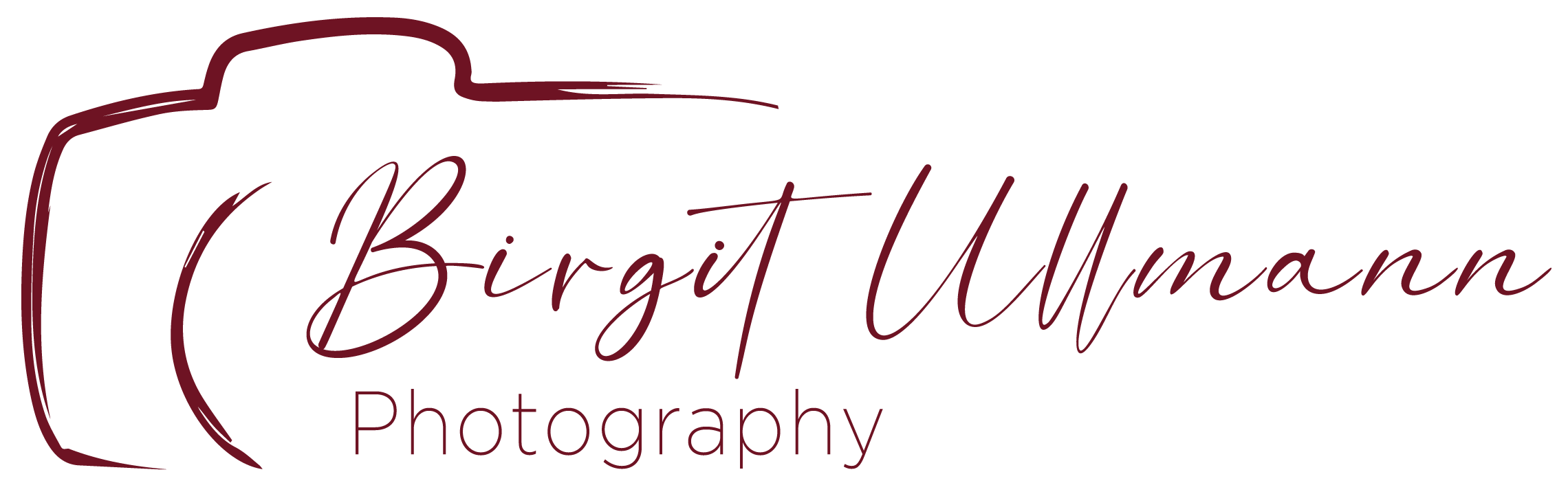 Logo mit einem burgunderroten Umriss einer Kamera und dem Schriftzug „Birgit Ullmann Photography“ in Kursiv- und Normalschrift, der den eleganten Stil Ihrer bewährten Hochzeitsfotografin aus Gießen widerspiegelt.